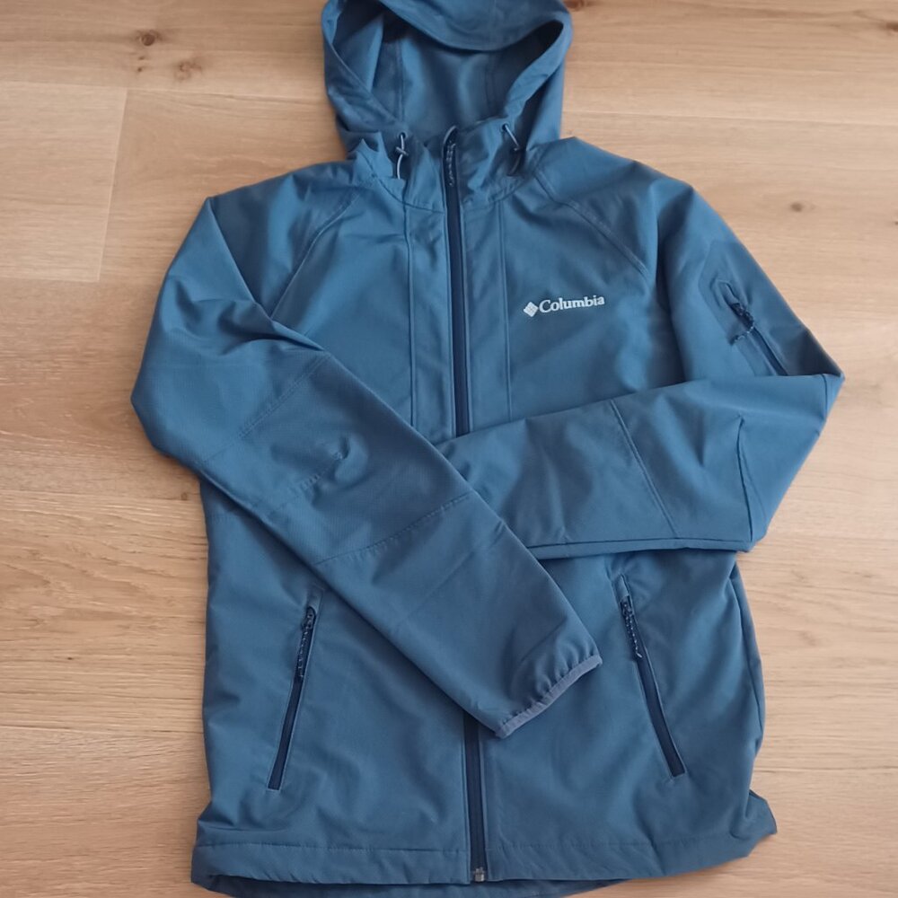 Columbia S blue jacket for outdoors